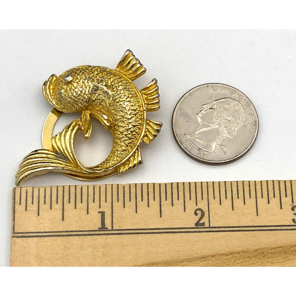 Vintage Elizabeth Morrey Scarf Clip Figural Koi Goldfish Gold Tone Hinged Clasp - Picture 7 of 8
